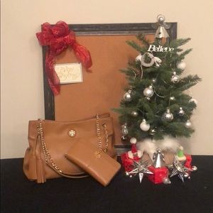 Tori Burch Purse and matching wallet (authentic)